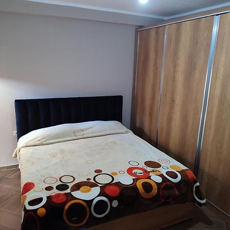 Maksimilian Apartament Дуррес Екстер'єр фото
