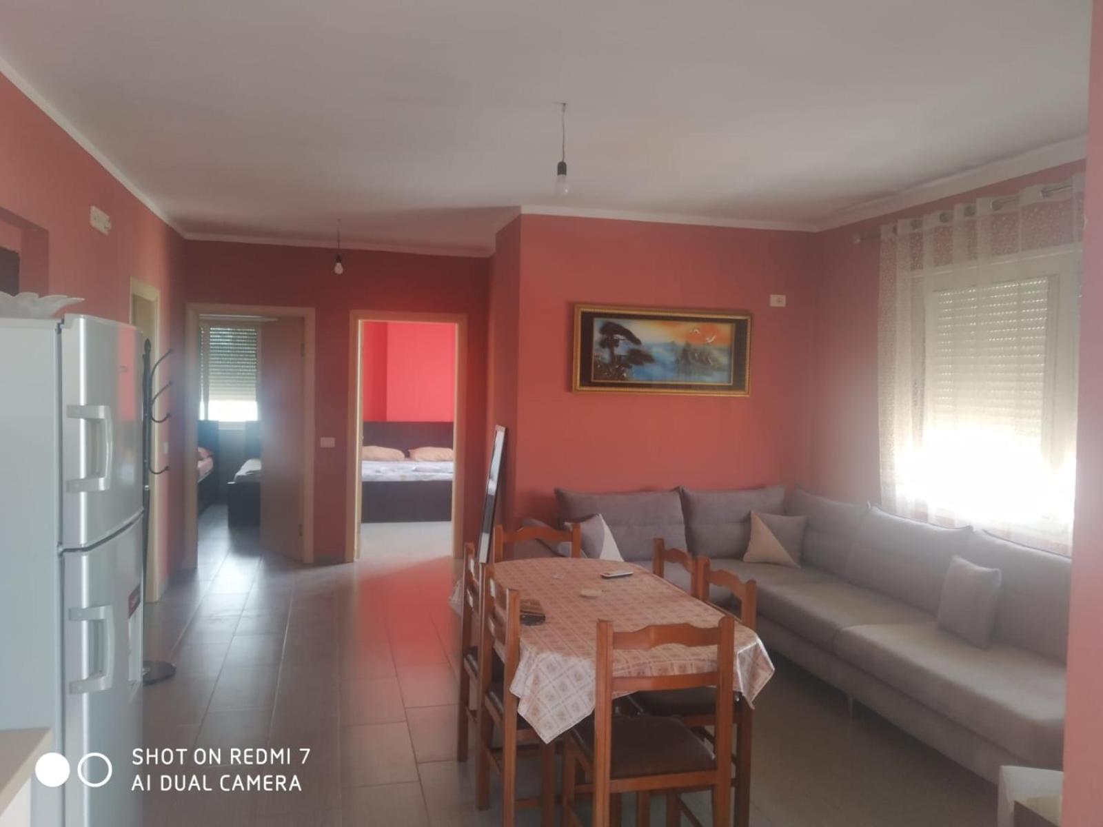 Maksimilian Apartament Дуррес Екстер'єр фото