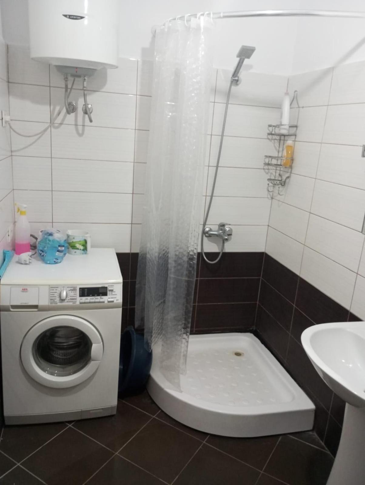 Maksimilian Apartament Дуррес Екстер'єр фото