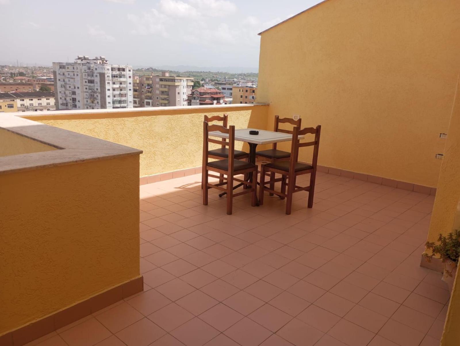 Maksimilian Apartament Дуррес Екстер'єр фото